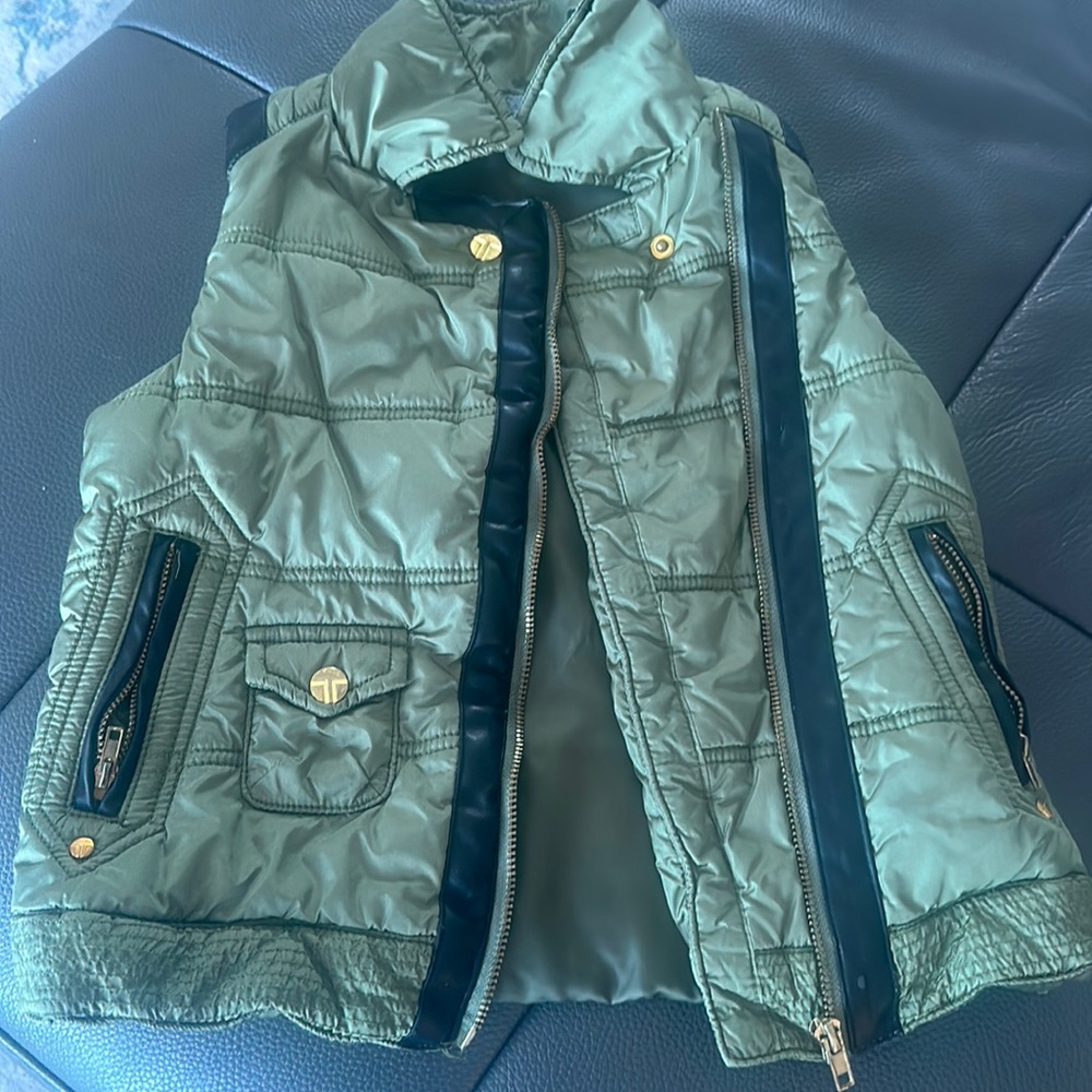Tractr girls vest 3 pockets leather trim small